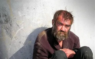 Одинокий человек бомжа потерял свой бизнес работы Стоковое Фото -  изображение насчитывающей пожило, кавказско: 207254008
