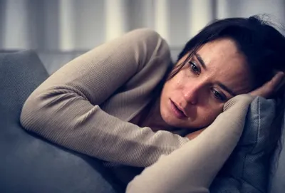 Почему возникает депрессия: психологические и физиологические факторы, блог  ОН Клиник