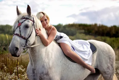 фотосессия с лошадьми, женщина на лошади, девушки на коне, девушка на  лошади весна, девушка и лошадь, Свадебный фотограф Москва