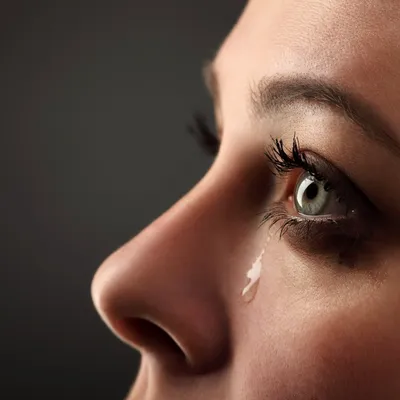 Девушка плачет слёзы крупный портрет | Портрет, Творческий