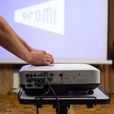 ▷ Аренда проектора Epson 5000 ANSI Lm в Cromi