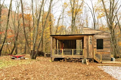 Автономный мини-дом в стиле дзен среди леса