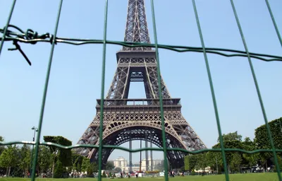 Туристы Эйфелевой башни редакционное фотография. изображение насчитывающей  европейско - 184337467