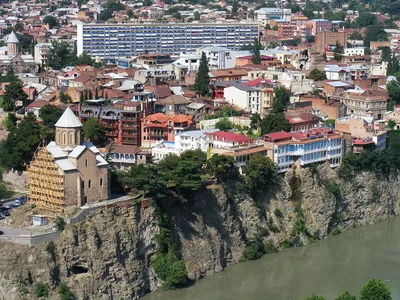 Ландшафт города Тбилиси, столица Грузии Стоковое Изображение - изображение  насчитывающей грузия, туризм: 184593241