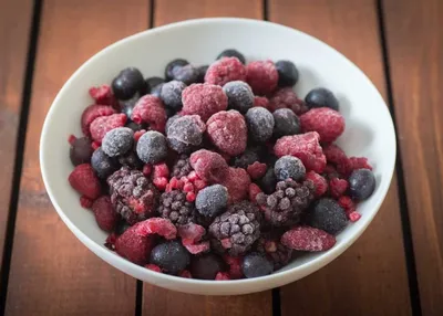 Как заморозить ягоды на зиму - назван главный нюанс | РБК Украина