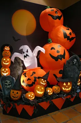 Хэллоуин тыквы линейный рисунок, черно-белый эскиз. жуткие тыквы и осенние  листья вектор | Премиум векторы