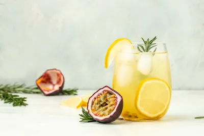 Рецепты летних коктейлей: алкогольные и безалкогольные напитки – блог  интернет-магазина Порядок.ру
