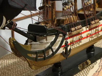 Фигурка декоративная IQOOL Пиратский кораблик в бутылке атр {} - купить по  доступным ценам в интернет-магазине OZON (1143287914)