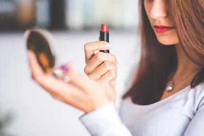 В России резко выросли продажи парфюмерии и косметики - Газета.Ru | Новости