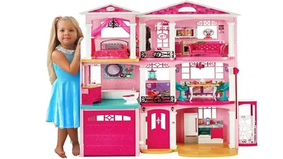 История легендарной куклы Barbie: как популярная игрушка менялась на  протяжении многих лет