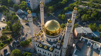 В Нур-Султане открыли одну из крупнейших мечетей мира