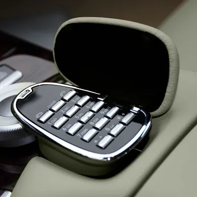 Обои на телефон mercedes-benz, mercedes, фара, вид сзади, автомобиль -  скачать бесплатно в высоком качестве из категории \"Машины\"