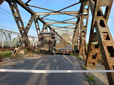 На Крымском мосту продолжается ремонт - спутниковые снимки показали работы  на переходе - 24 Канал