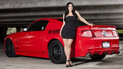 Картинка Форд Vortech Mustang GT красные молодые женщины 2560x1440