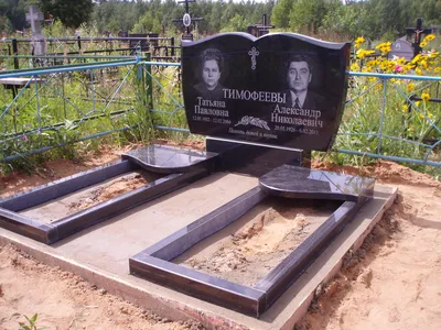 Памятники, скульптуры и надгробия в деревне Ивановка