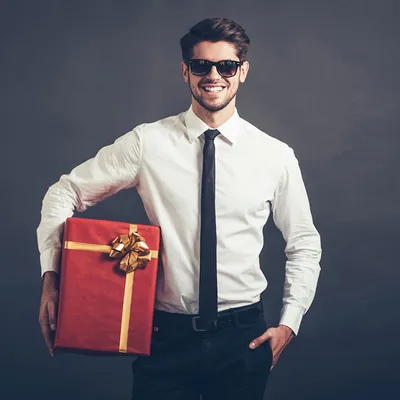 Мужчина не дарит подарки — почему по мнению психологов и как намекнуть про  подарок мужу или парню