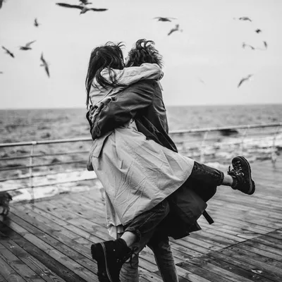 Составное изображение романтичный обнимать пар Стоковое Изображение -  изображение насчитывающей сомкнутость, кавказско: 84941989
