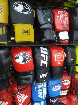 Боксерские перчатки 12 купить по низкой цене в boxbomba.ru  интернет-магазине экипировки для муай тай из Таиланда