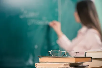 Профессия учитель начальных классов: описание профессии, где учиться и  сколько можно зарабатывать