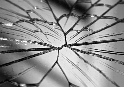 Разбитое Зеркало — стоковые фотографии и другие картинки Зеркало - Зеркало,  Разбивать, Сломанный - iStock