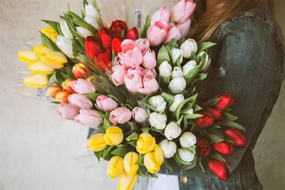Лилии в букете от 9 шт. за 8 390 руб. | Бесплатная доставка цветов по Москве