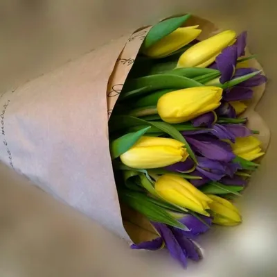 Желтые тюльпаны и подарок для любимой на 8 марта - обои для рабочего стола,  картинки, фото