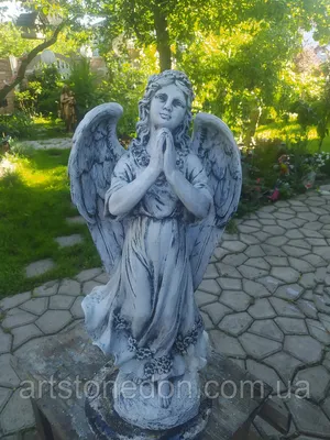 Заказать изготовление статуи девушки Ангела с букетом цветов в гранитной  мастерской