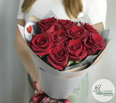 Рамка из красивых цветов тюльпанов, поздравительная открытка с текстом С  ДНЕМ МАТЕРИ и подарочные коробки на розовом фоне :: Стоковая фотография ::  Pixel-Shot Studio