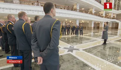 По традиции в День милиции к памятнику погибшим сотрудникам МВД возложили  венки