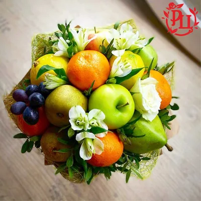 Подарочная корзина с фруктами и цветами «Натали» — магазин подарков  Макс-ГИФТ