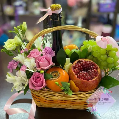 Шляпная Коробка с цветами и фруктами купить в Екатеринбурге. CrazyBuket.ru