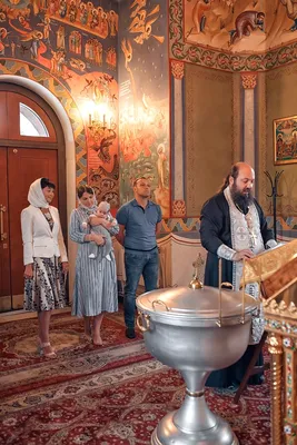 Крещение ребенка в Донском монастыре