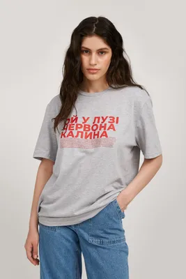 Беля футболка с принтом радуга и надписью: YOU CAN'T HAVE A RAINBOW WITHOUT  A LITTLE RAIN арт.159648 - купить в Екатеринбурге