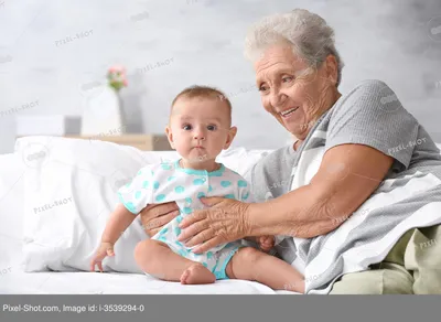 Бабушка или доктор с ее маленьким внуком Иллюстрация штока - иллюстрации  насчитывающей пожило, немного: 70786531