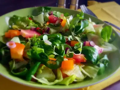 7 рецептов новогодних салатов, чтобы удивить гостей и порадовать близких