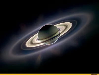 В кольцах Сатурна появилось нечто странное: это заметил космический  телескоп Хаббл (фото)