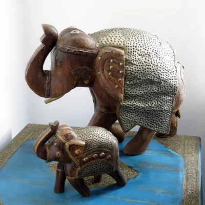 Скульптура слона из керамической глины Бецфар - дом для обучения живописи,  скульптуре и рисунку. Харьков