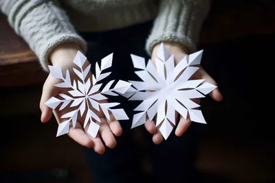 Как вырезать снежинки из бумаги к Новому году? | Новый год | АиФ Томск