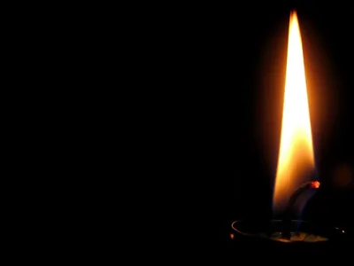 Карточка соболезнования с белыми свечой и цветком горения Стоковое Фото -  изображение насчитывающей христианство, цветок: 118908650
