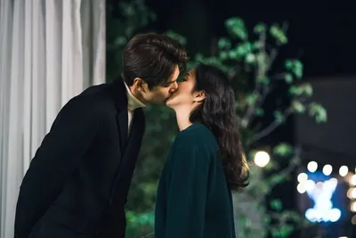 Совсем не по-турецки: 7 безумно страстных поцелуев из сериала «Зимородок» |  theGirl
