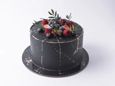 Шоколадный торт с ягодами «С Днём Рождения» – купить Торт жене с доставкой  по Санкт-Петербургу