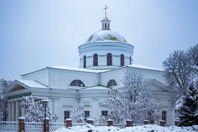 Церковь зимой | Премиум Фото