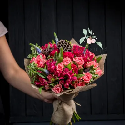 Доставка цветов в Москве и Московской области: купить букет онлайн с  доставкой на дом или в офис