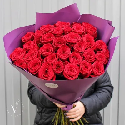 Букет из красных кустовых роз (19 шт) купить с доставкой в  интернет-магазине за 4990р. Позиция № 158