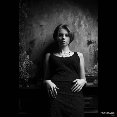 Черно-белый портрет в фотостудии » Photohype | Интерьерная фотостудия в  Минске