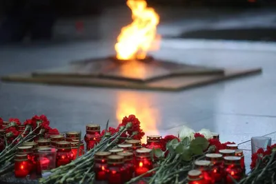 Сотни ставропольцев собрались в центре краевой столицы, чтобы почтить память  погибших при пожаре в Кемерово