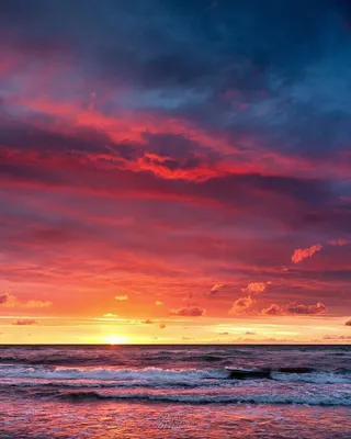 Красивый закат на Балтийском море. На фоне заката моря Стоковое Фото -  изображение насчитывающей изумлять, океан: 173226804