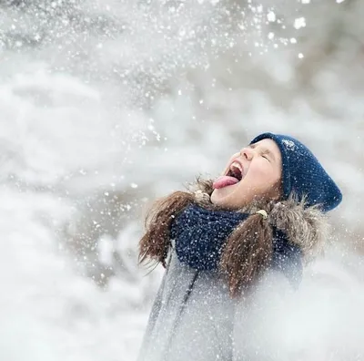 Зима, ты снег на полную включай... С открытым ртом пусть в небо смотрят люди...  | Зимние детские фотографии, Фотосессия, Фотографирование детей