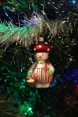 Предпосылка зимы рождества с малым снеговиком и орнаментами рождества Новый  Год рождества счастливое веселое Стоковое Фото - изображение насчитывающей  цветасто, блеск: 103513306