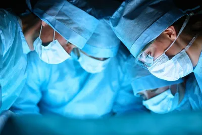 Профессия Пластический хирург: где учиться, зарплата, плюсы и минусы